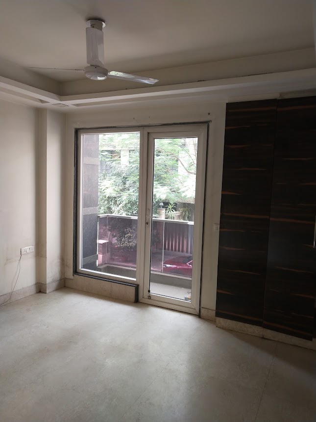 Builder Floor Available for Rent in Friends Colony West