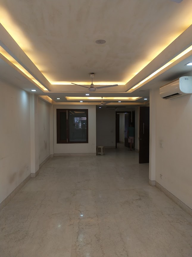 Builder Floor Available for Rent in Friends Colony West