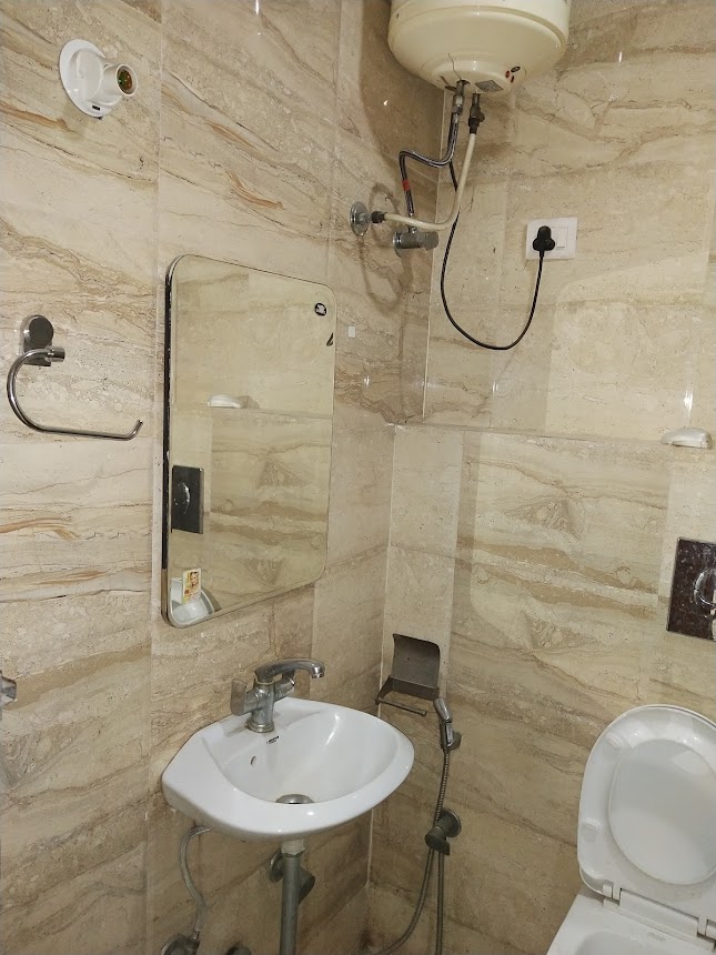 Builder Floor Available for Rent in Sukhdev Vihar