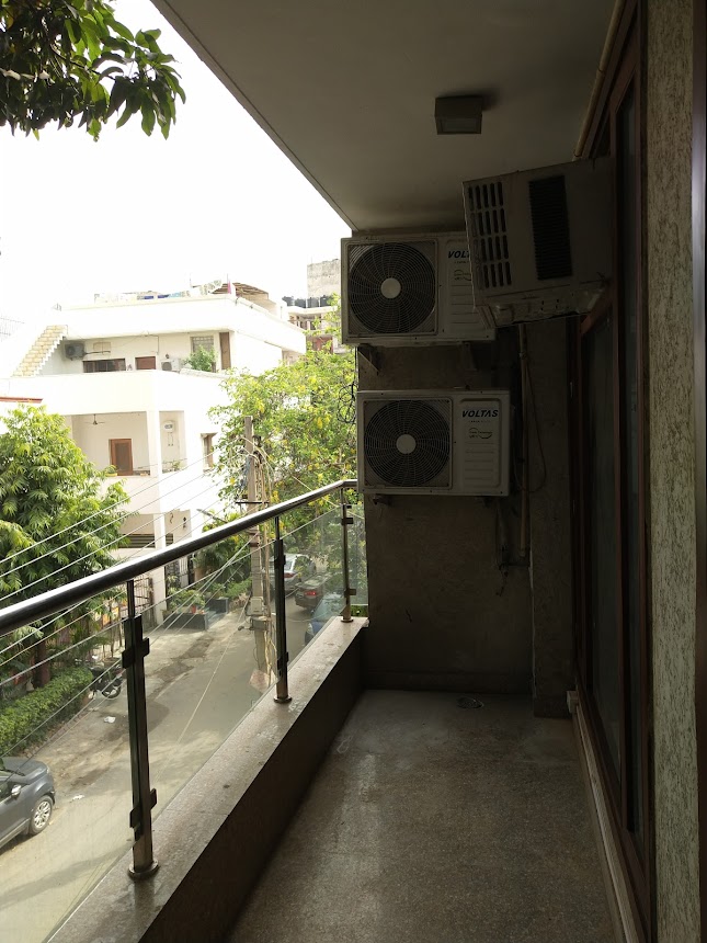 Builder Floor Available for Rent in Sukhdev Vihar